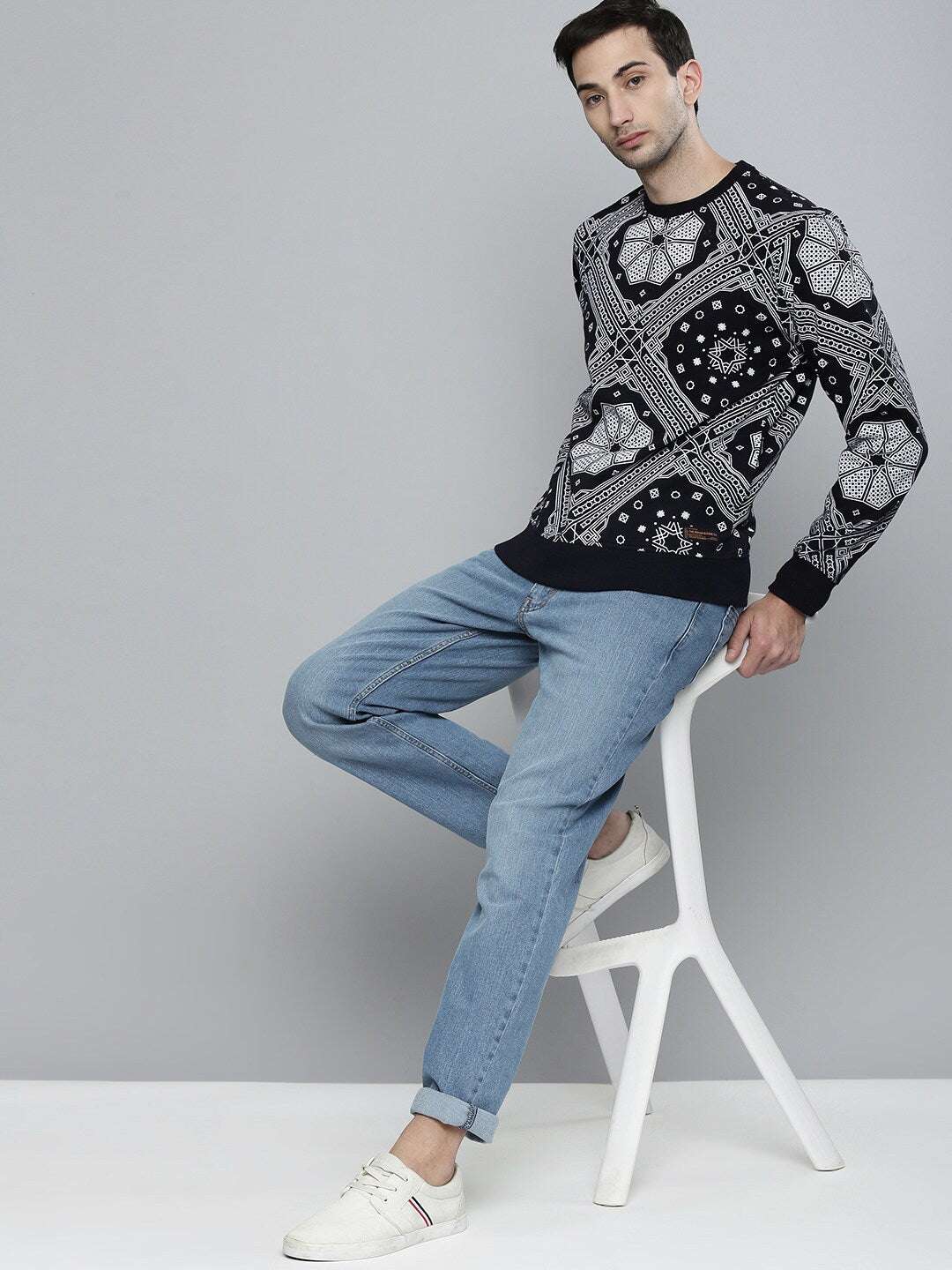 Shop Men's Printed Regular Fit Sweatshirt Online.