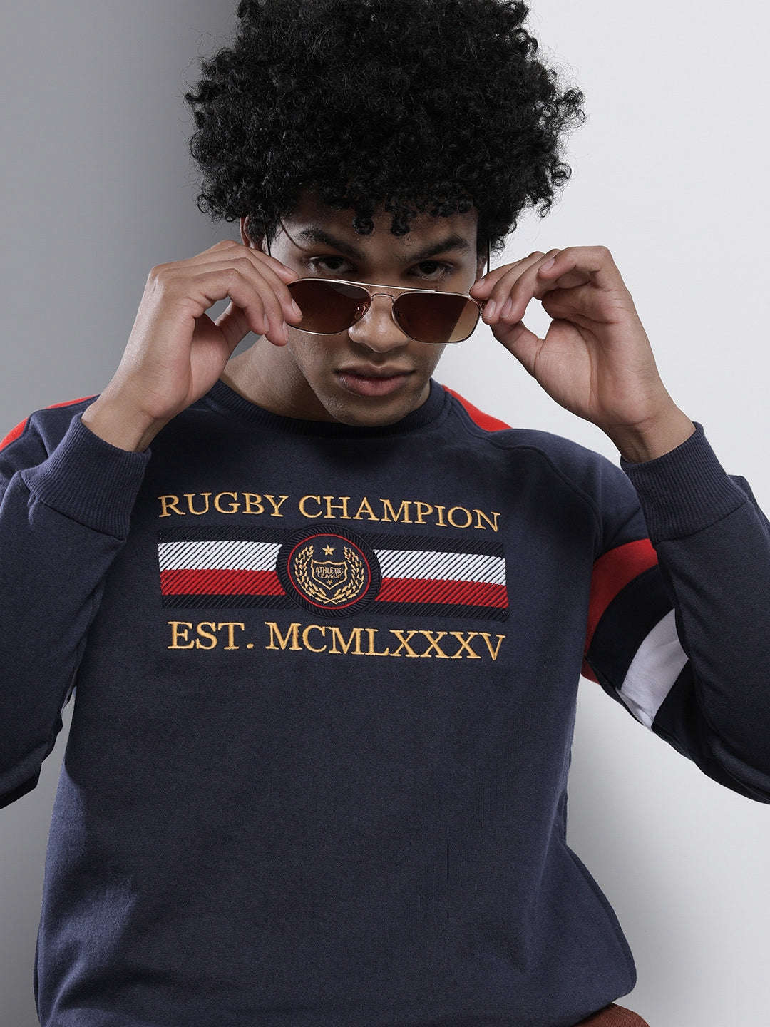 Shop Men's Embroidered Regular Fit Sweatshirt Online.