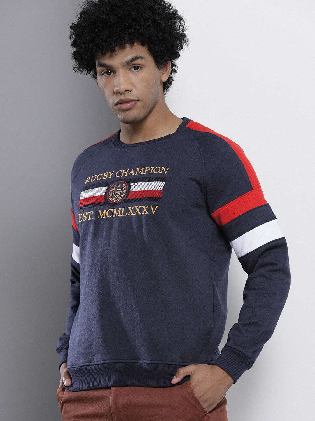 Shop Men's Embroidered Regular Fit Sweatshirt Online.