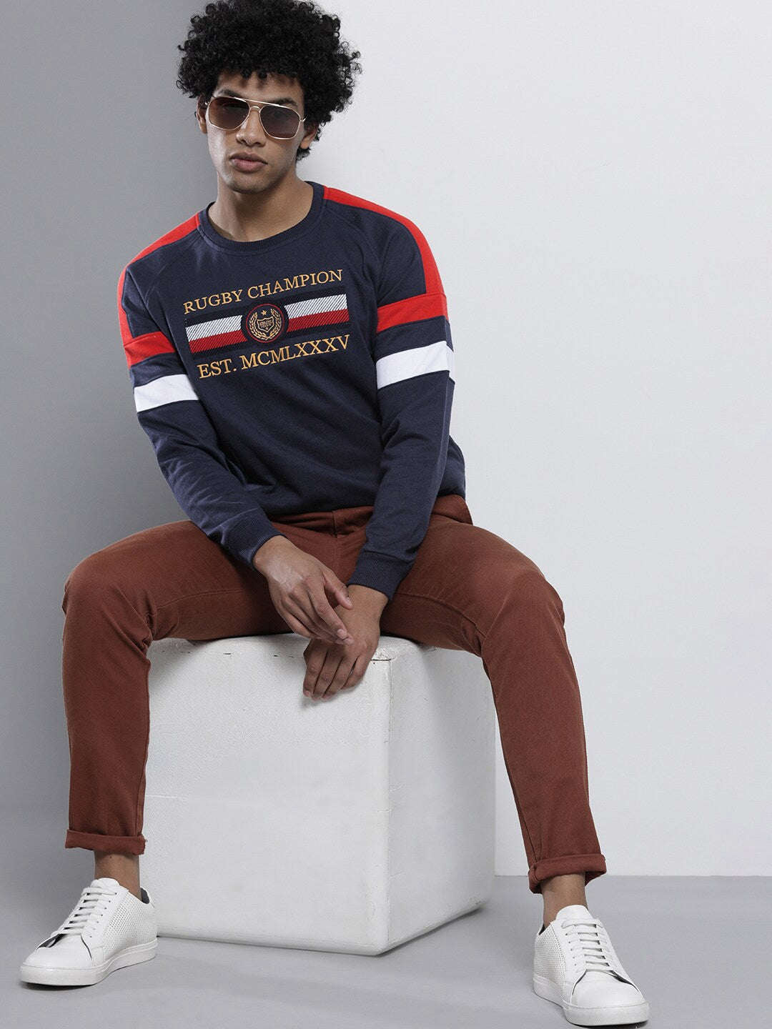 Shop Men's Embroidered Regular Fit Sweatshirt Online.