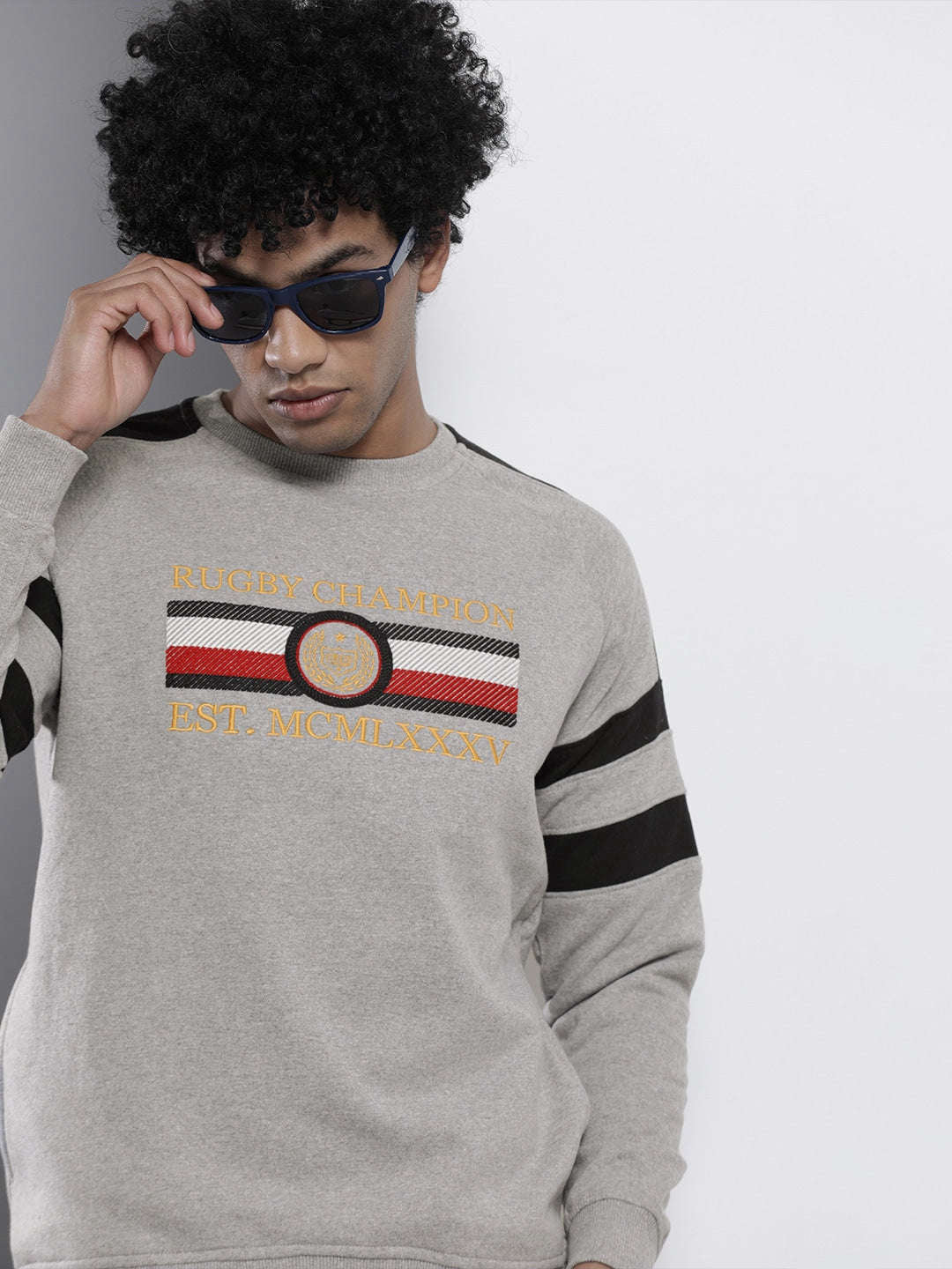 Shop Men's Embroidered Regular Fit Sweatshirt Online.