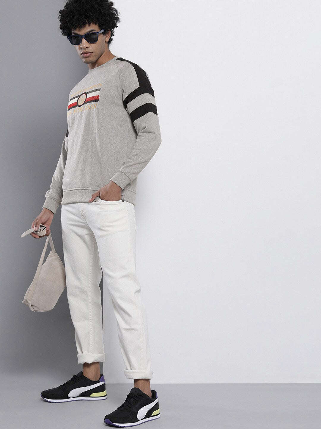 Shop Men's Embroidered Regular Fit Sweatshirt Online.