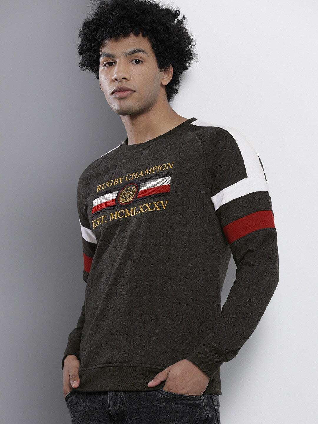 Shop Men's Embroidered Regular Fit Sweatshirt Online.