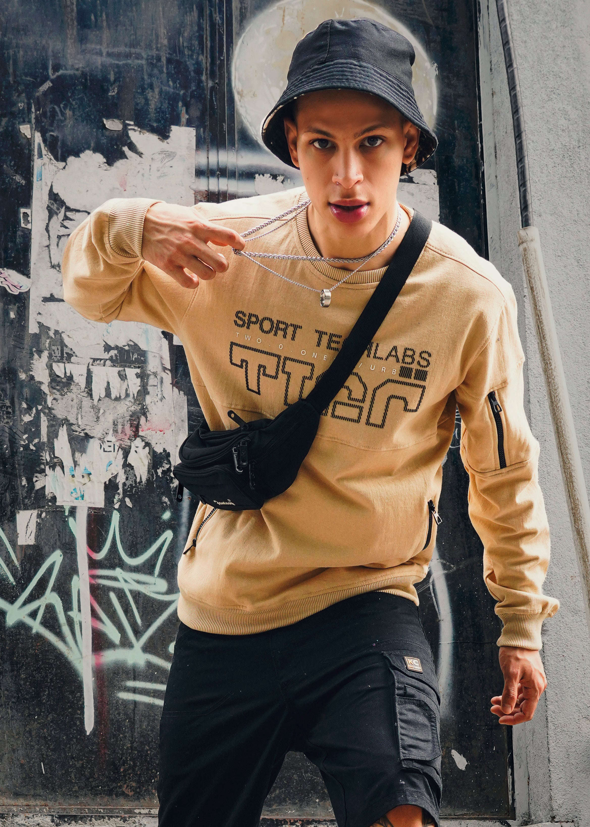 Shop Men's Printed Regular Fit Sweatshirt Online.