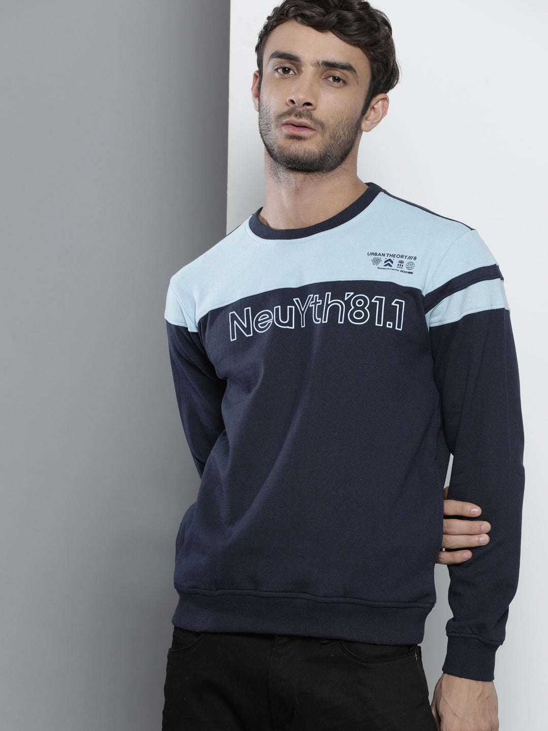 Shop Men's Colourblocked Regular Fit Sweatshirt Online.