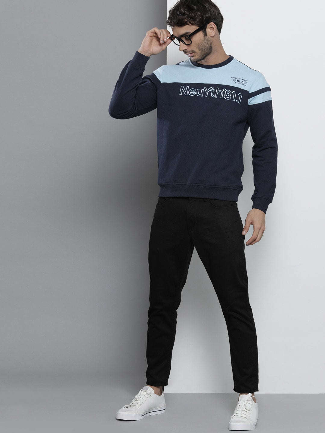 Shop Men's Colourblocked Regular Fit Sweatshirt Online.