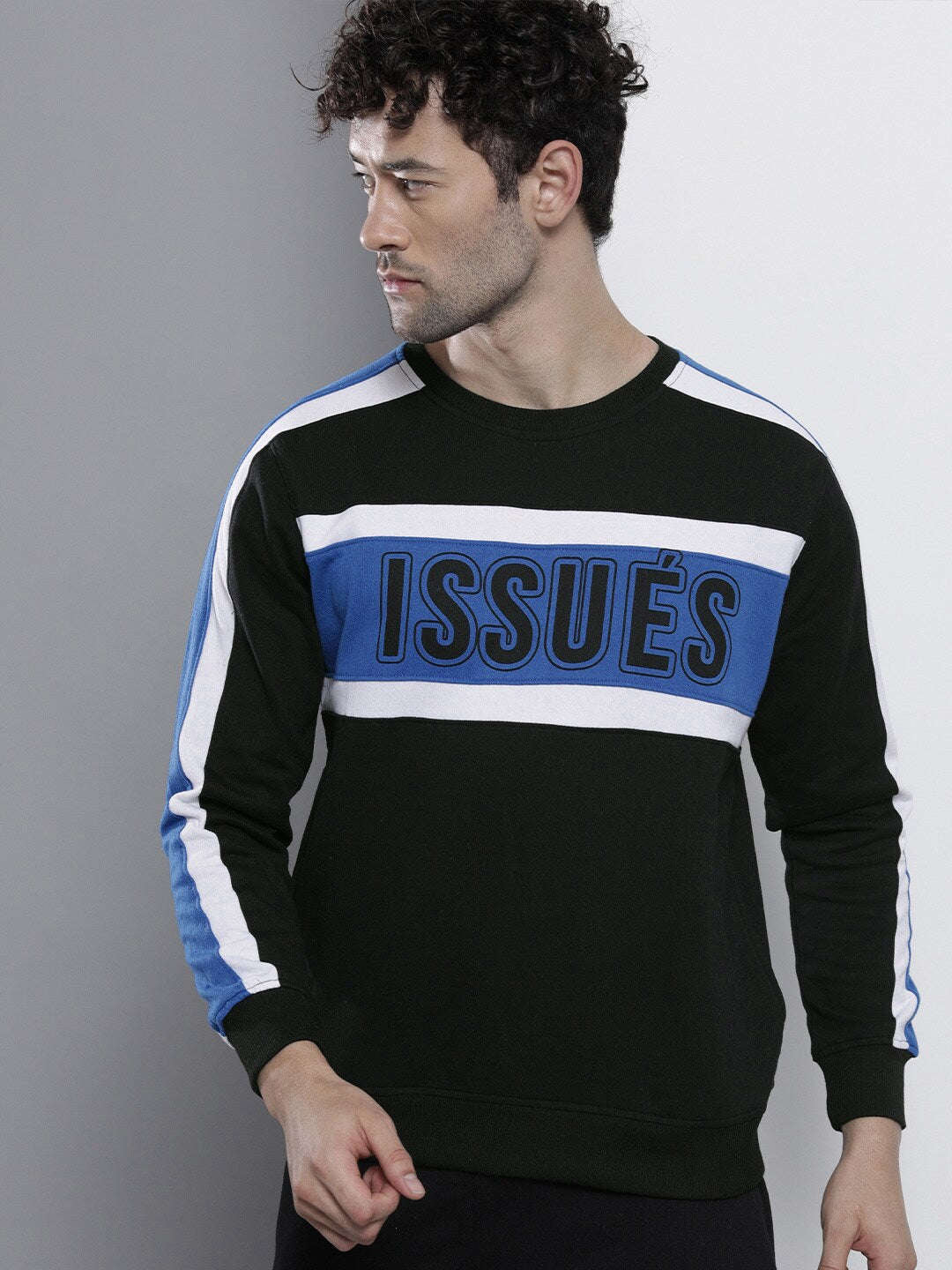 Shop Men's Colourblocked Regular Fit Sweatshirt Online.