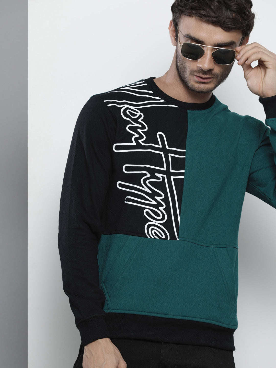 Shop Men's Colourblocked Regular Fit Sweatshirt Online.