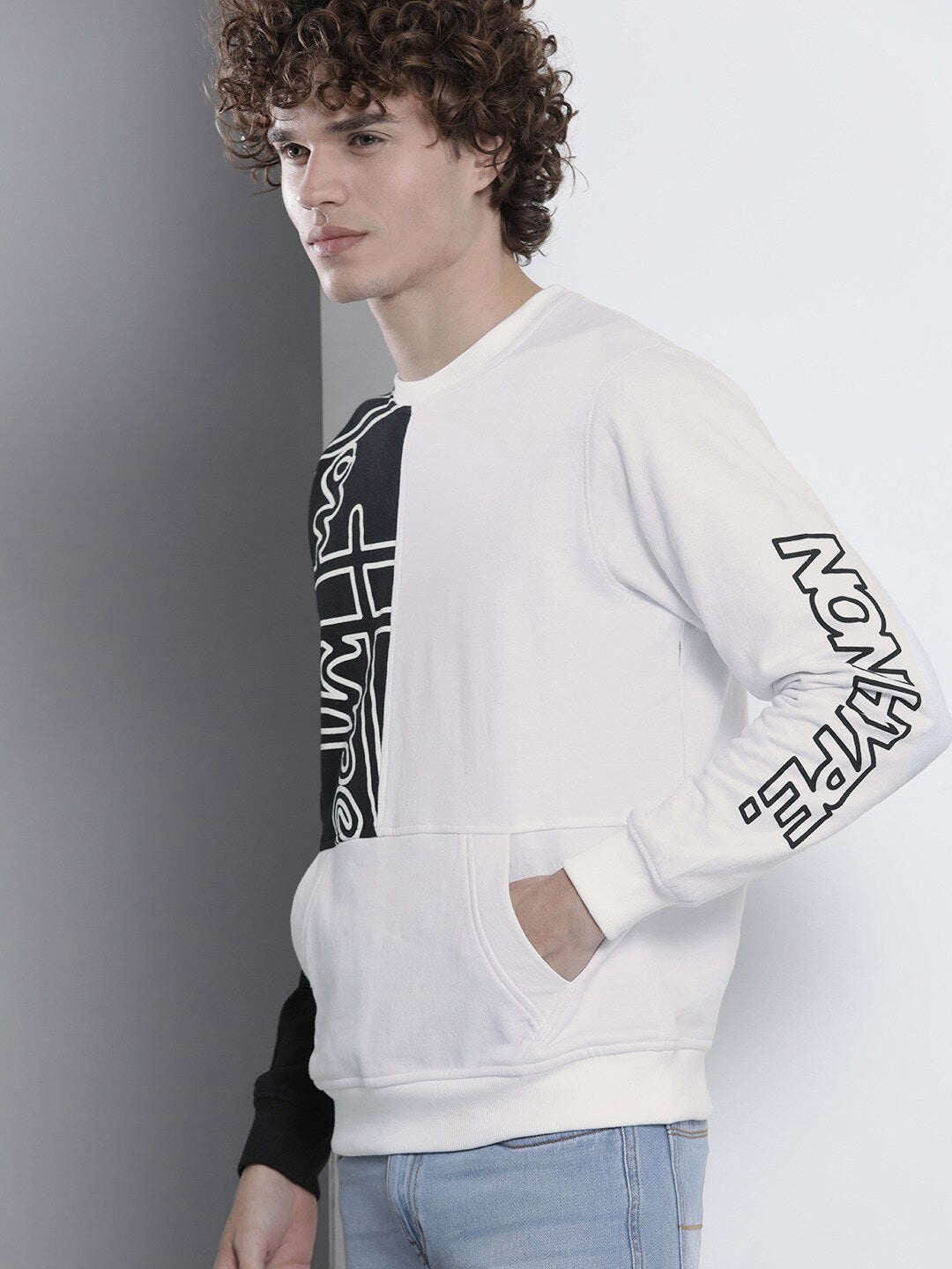 Shop Men's Colourblocked Regular Fit Sweatshirt Online.