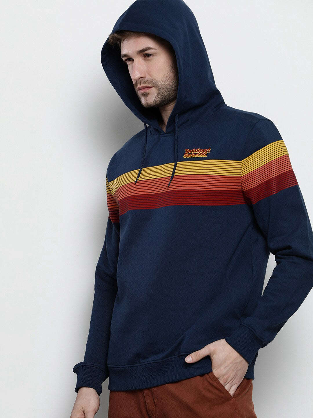 Shop Men's Colourblocked Regular Fit Sweatshirt Online.