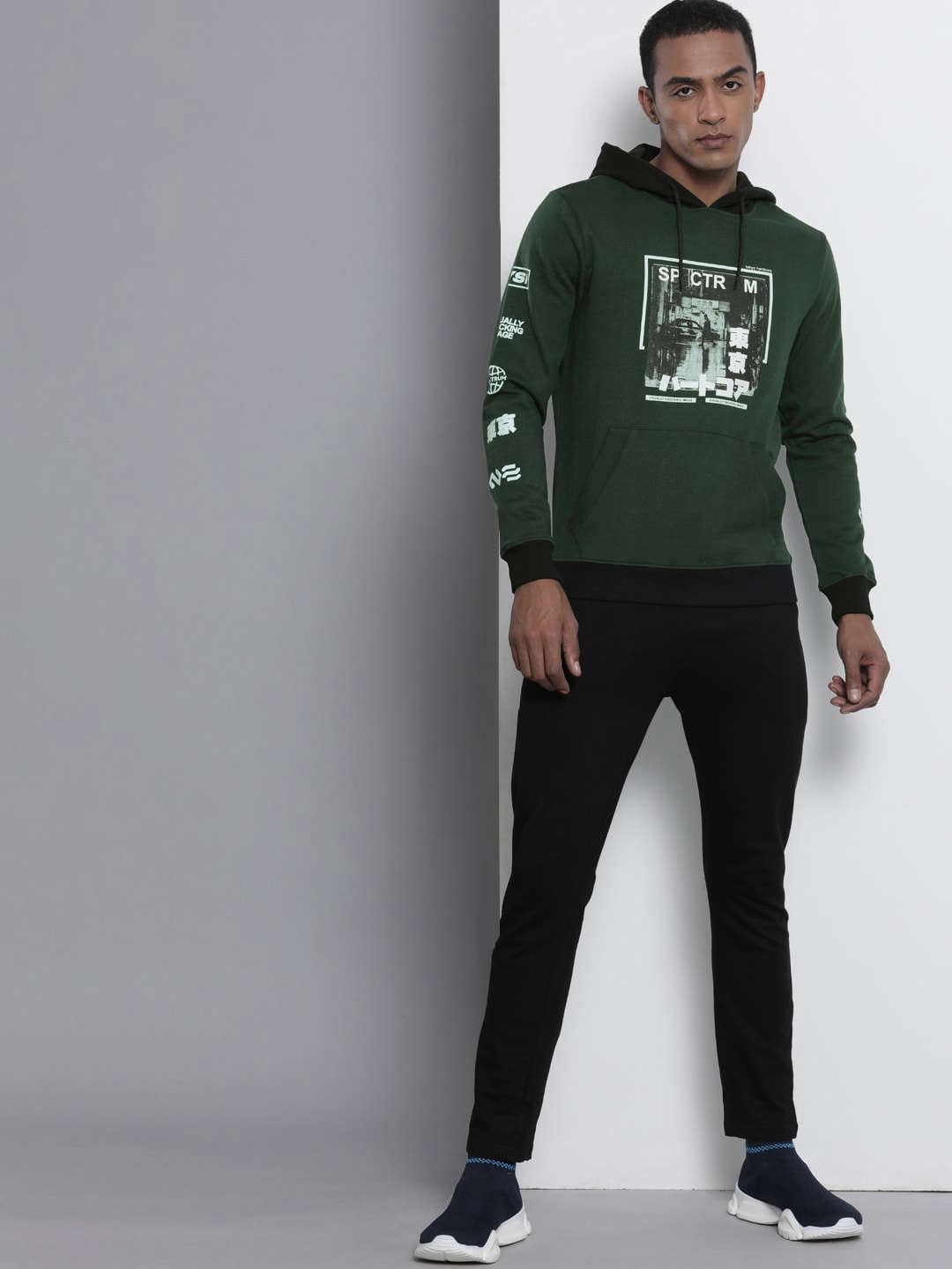 Shop Men's Printed Regular Fit Sweatshirt Online.