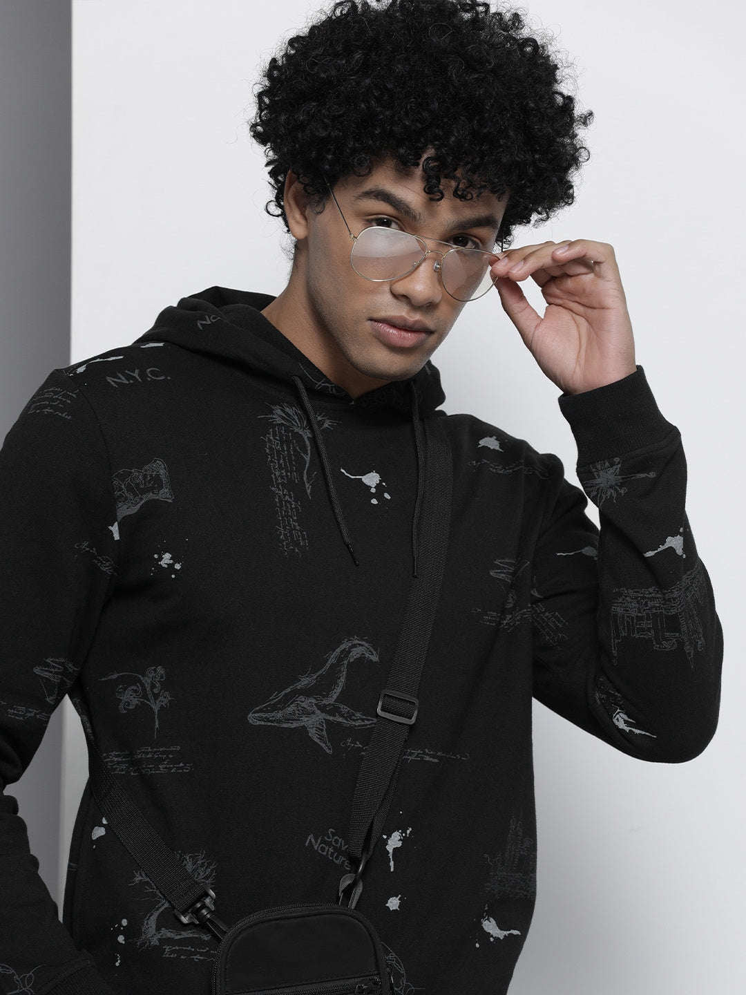 Shop Men's Printed Regular Fit Sweatshirt Online.