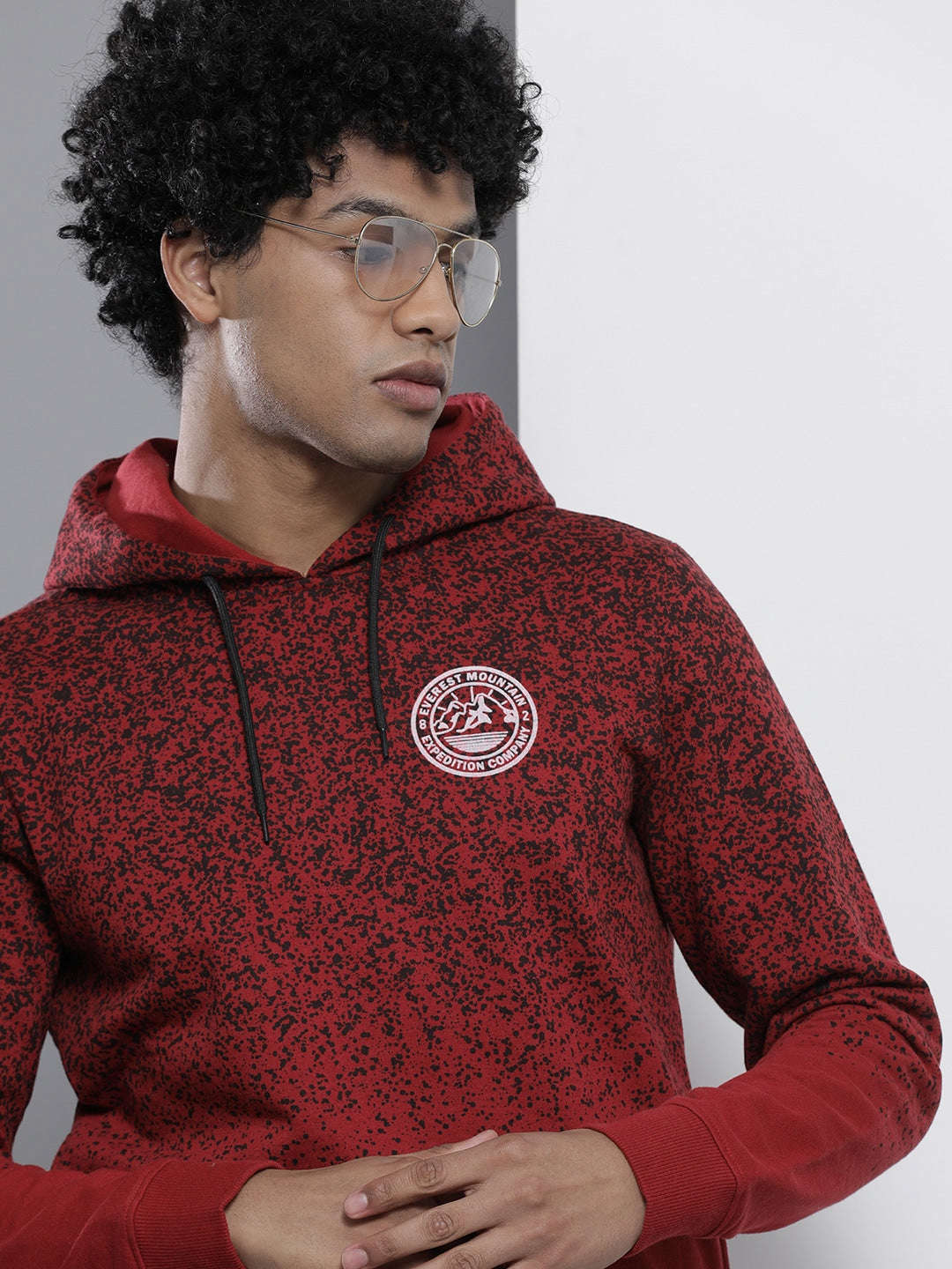 Shop Men's Printed Regular Fit Sweatshirt Online.