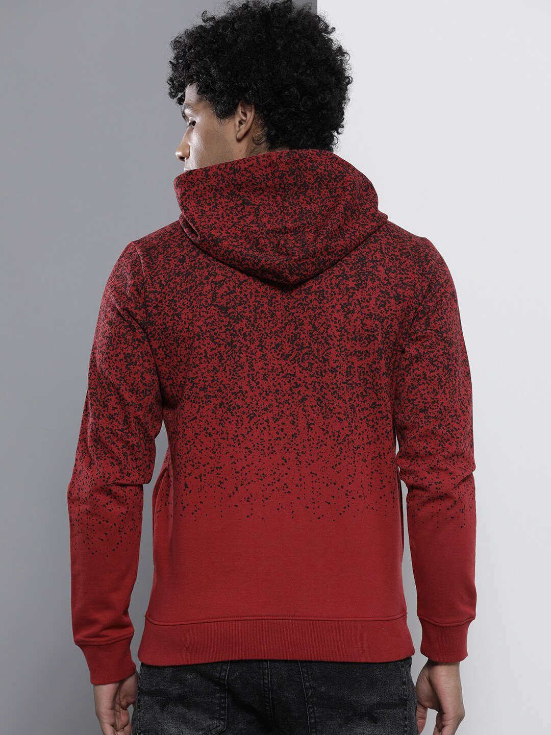 Shop Men's Printed Regular Fit Sweatshirt Online.