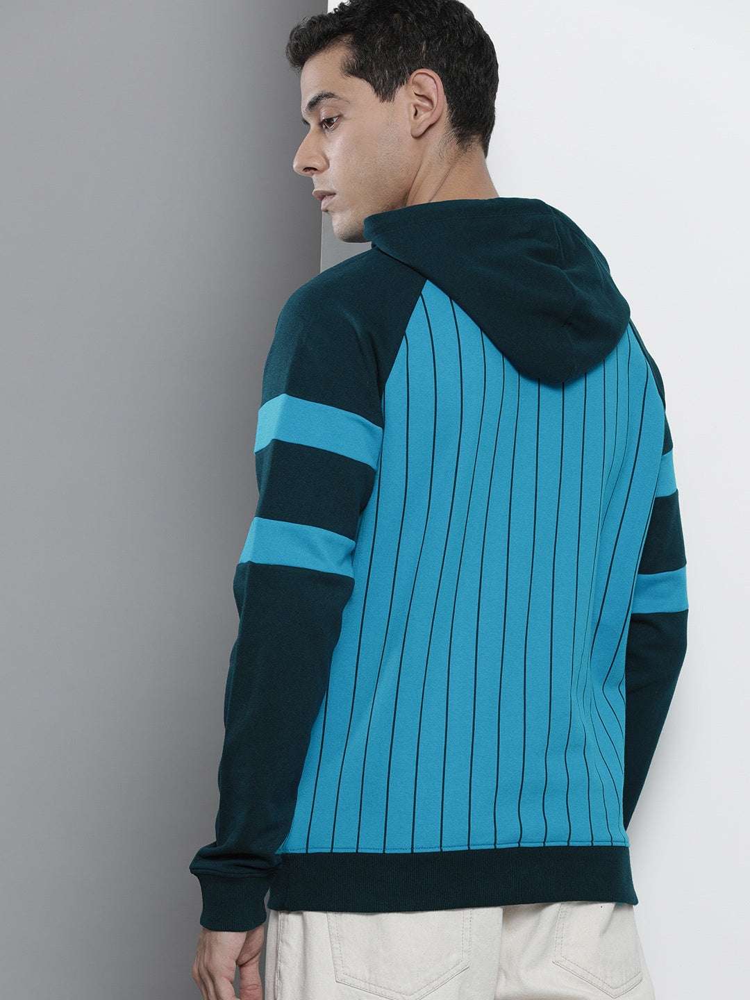 Shop Men's Striped Regular Fit Sweatshirt Online.