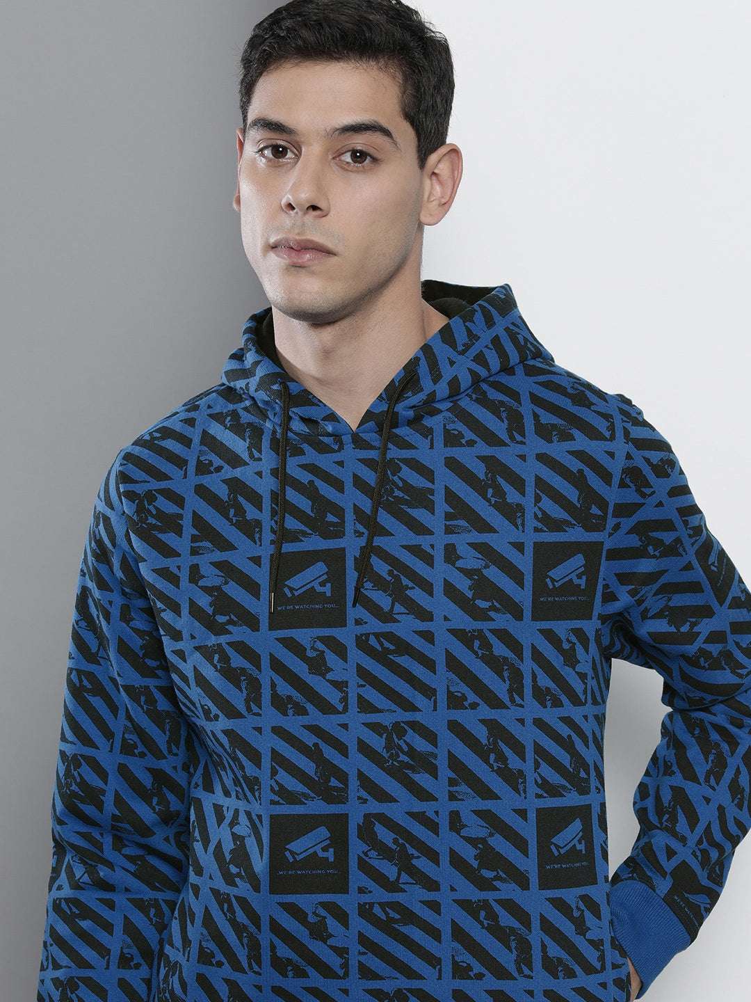 Shop Men's Printed Regular Fit Sweatshirt Online.