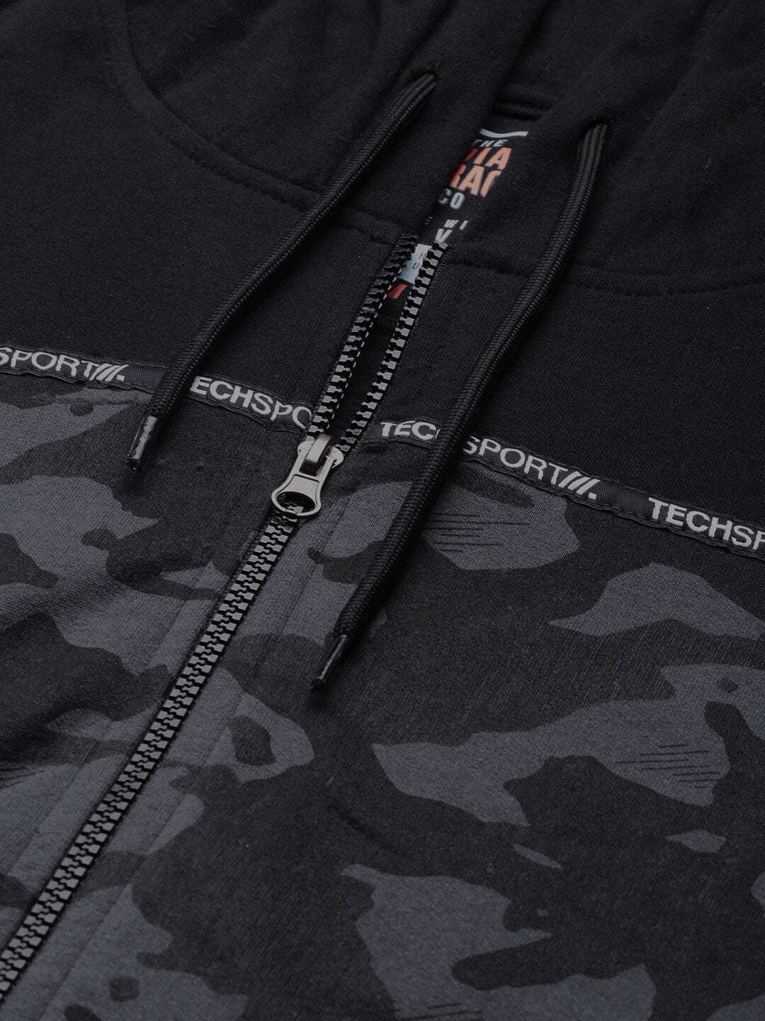 Shop Men's Printed Regular Fit Sweatshirt Online.