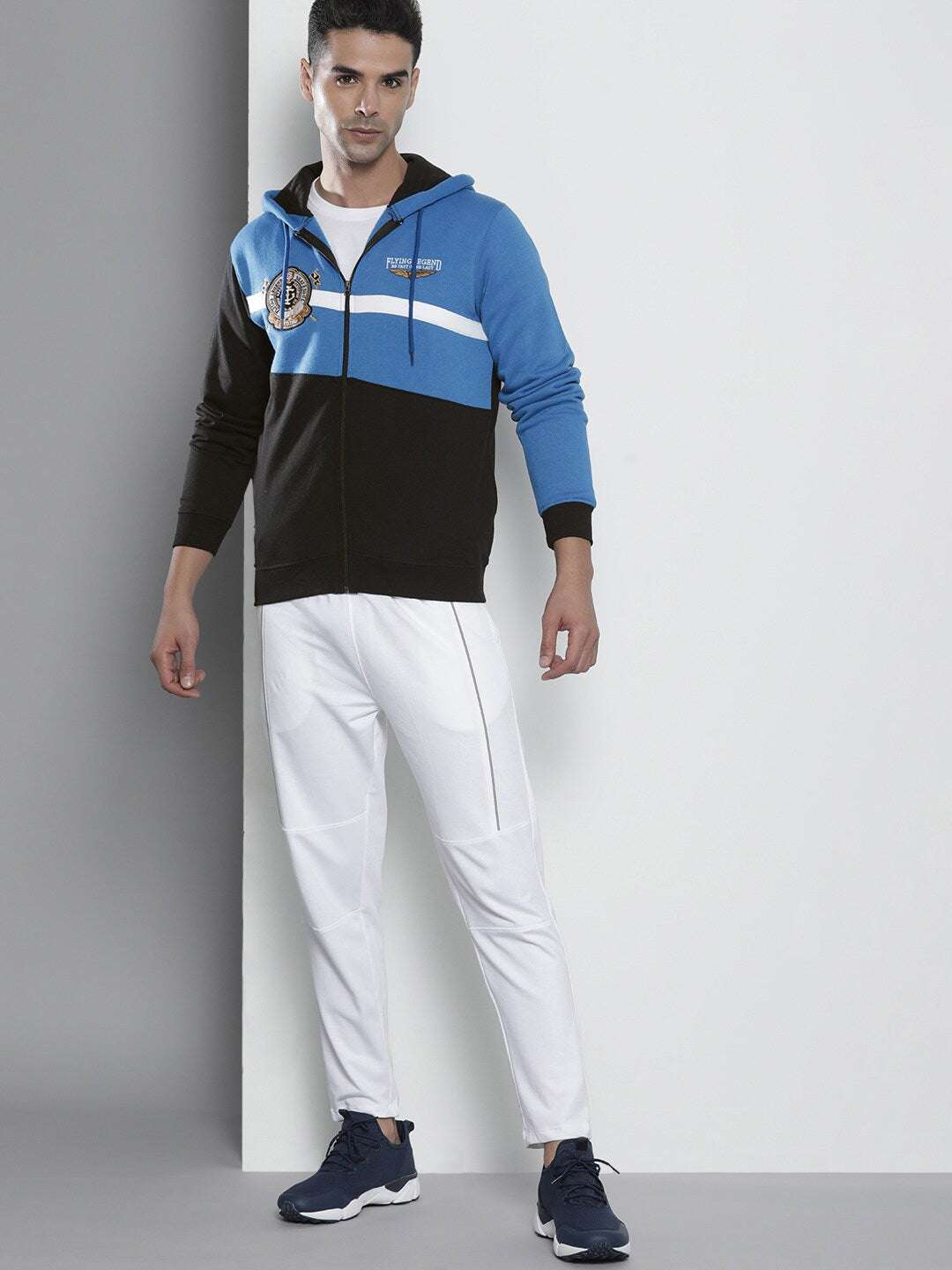 Shop Men's Colourblocked Regular Fit Sweatshirt Online.