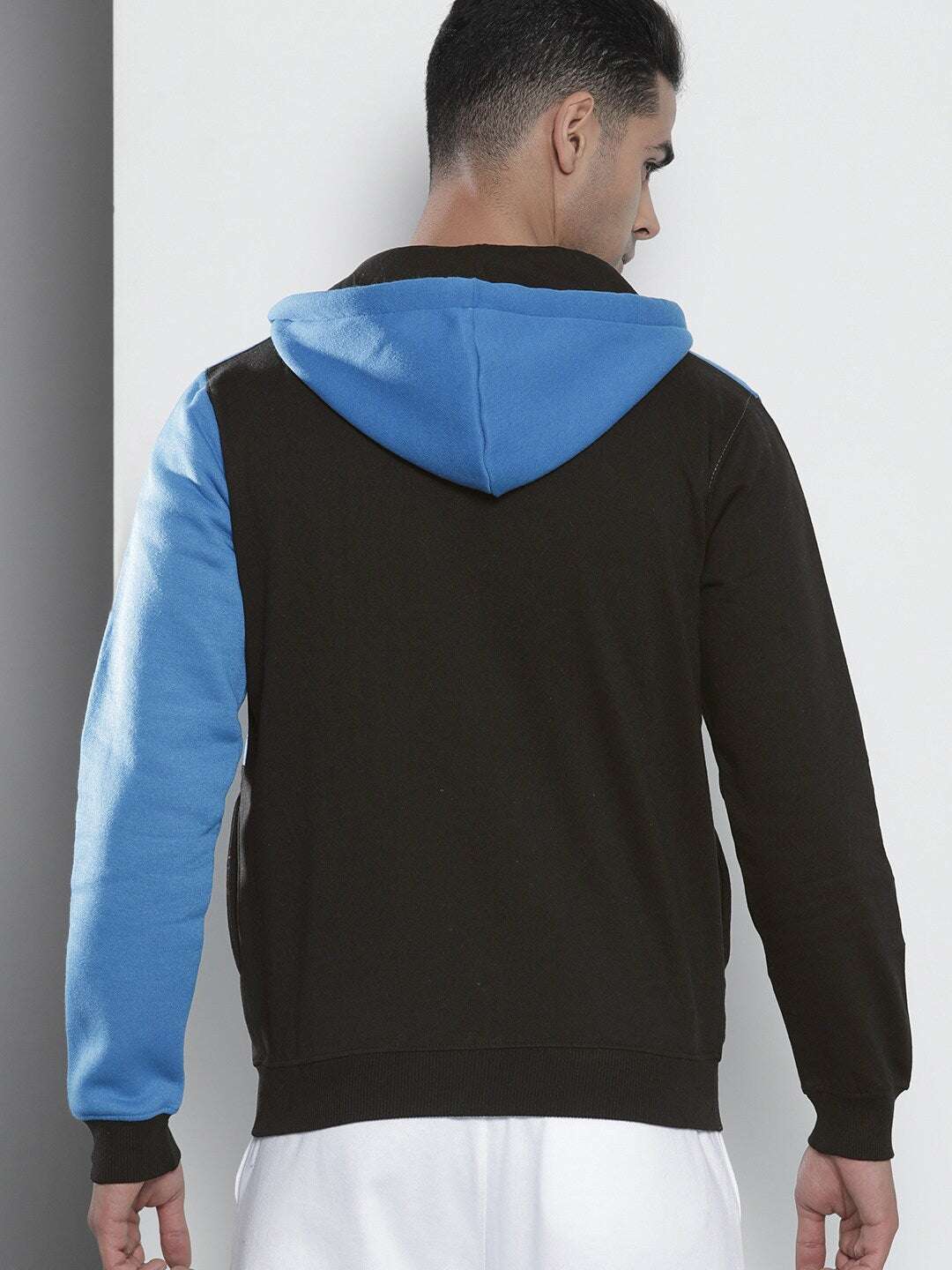 Shop Men's Colourblocked Regular Fit Sweatshirt Online.