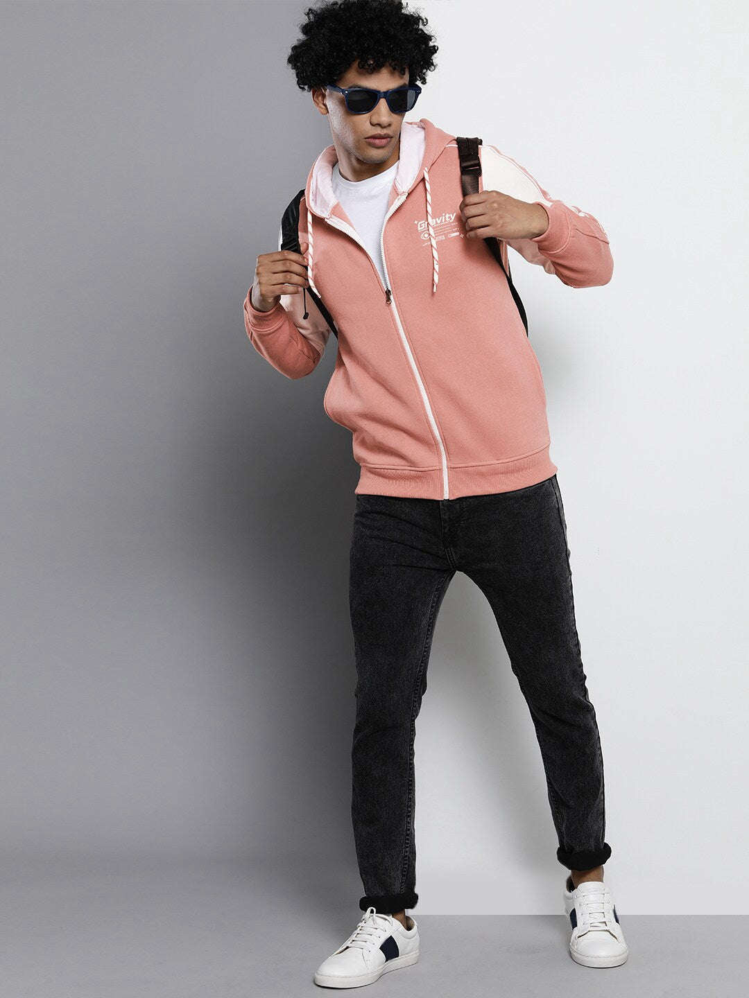 Shop Men's Colourblocked Regular Fit Sweatshirt Online.