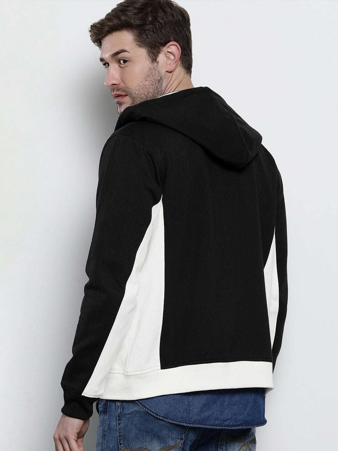 Shop Men's Colourblocked Regular Fit Sweatshirt Online.