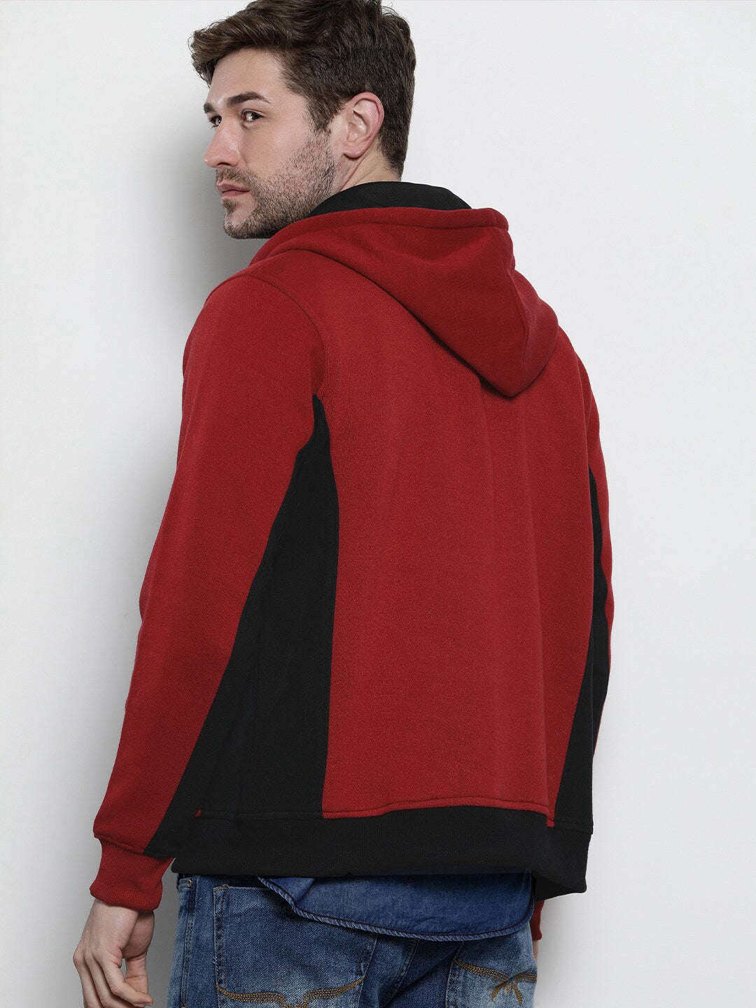 Shop Men's Colourblocked Regular Fit Sweatshirt Online.