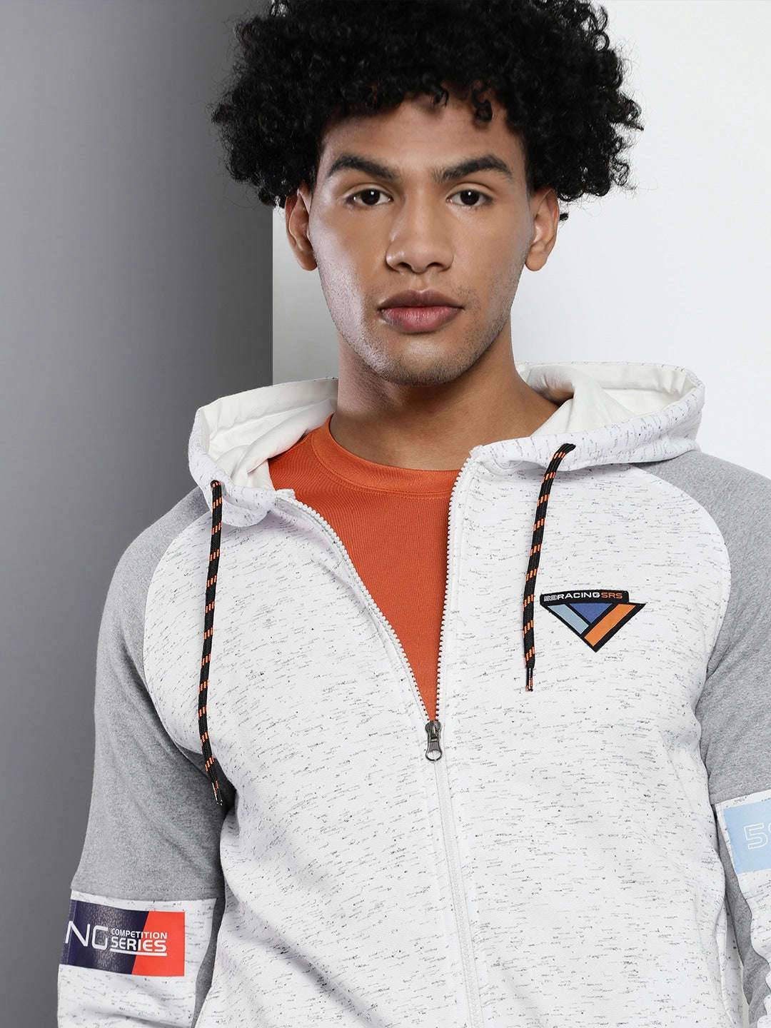 Shop Men's Colourblocked Regular Fit Sweatshirt Online.