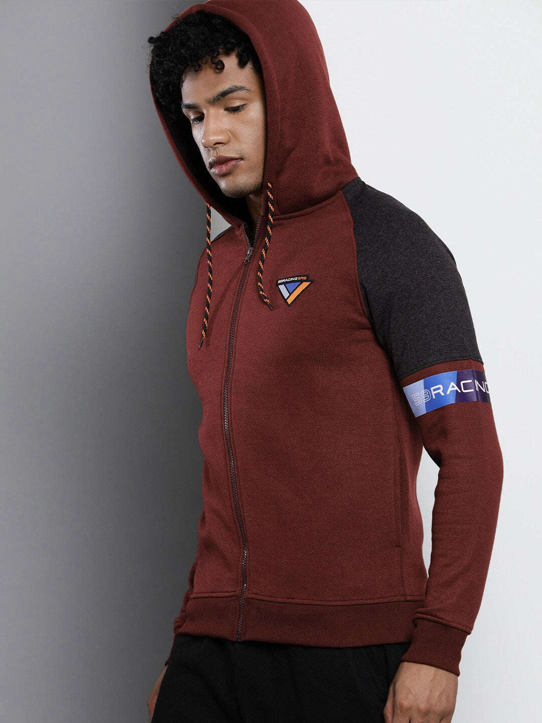 Shop Men's Colourblocked Regular Fit Sweatshirt Online.