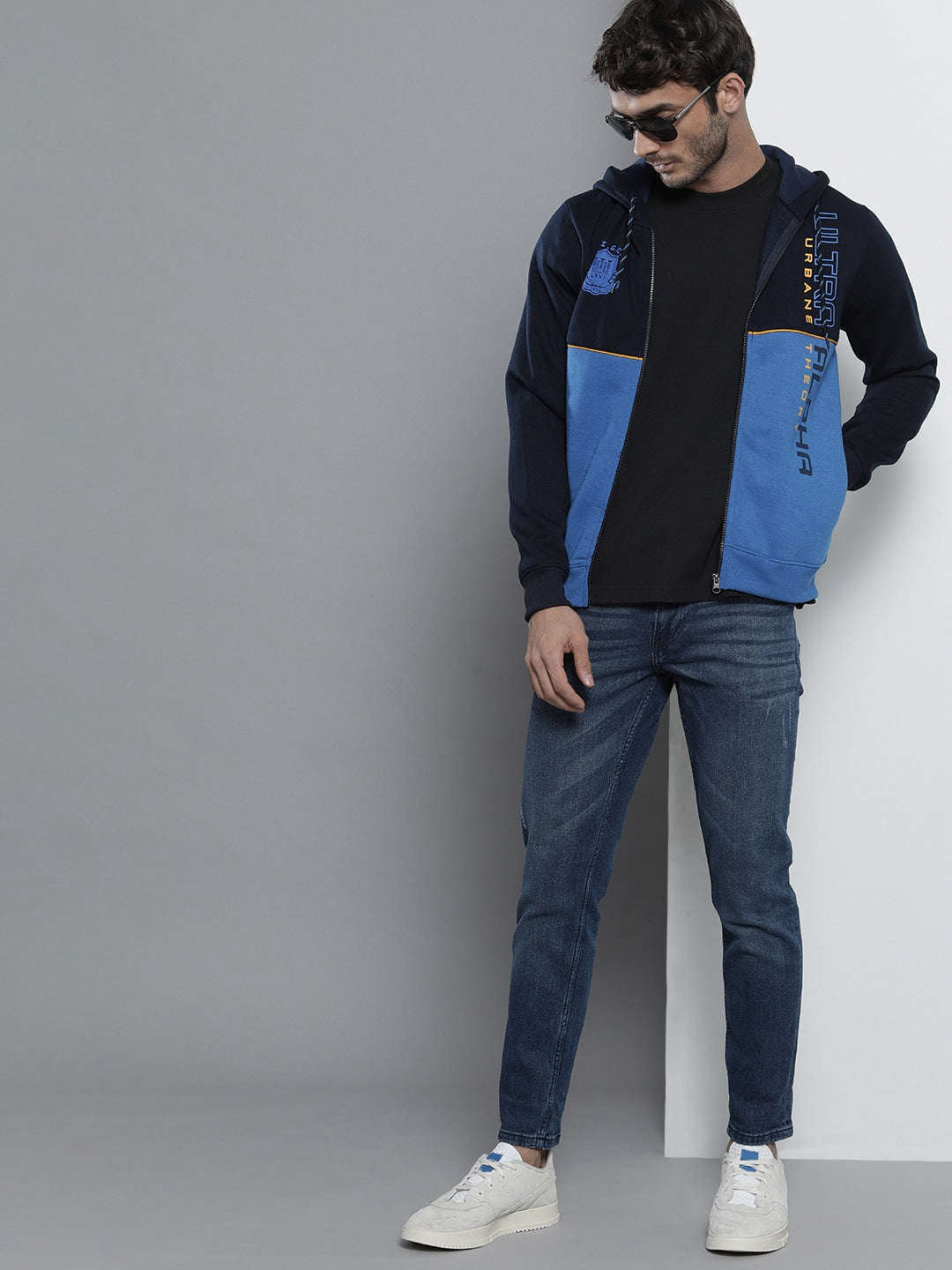 Shop Men's Colourblocked Regular Fit Sweatshirt Online.