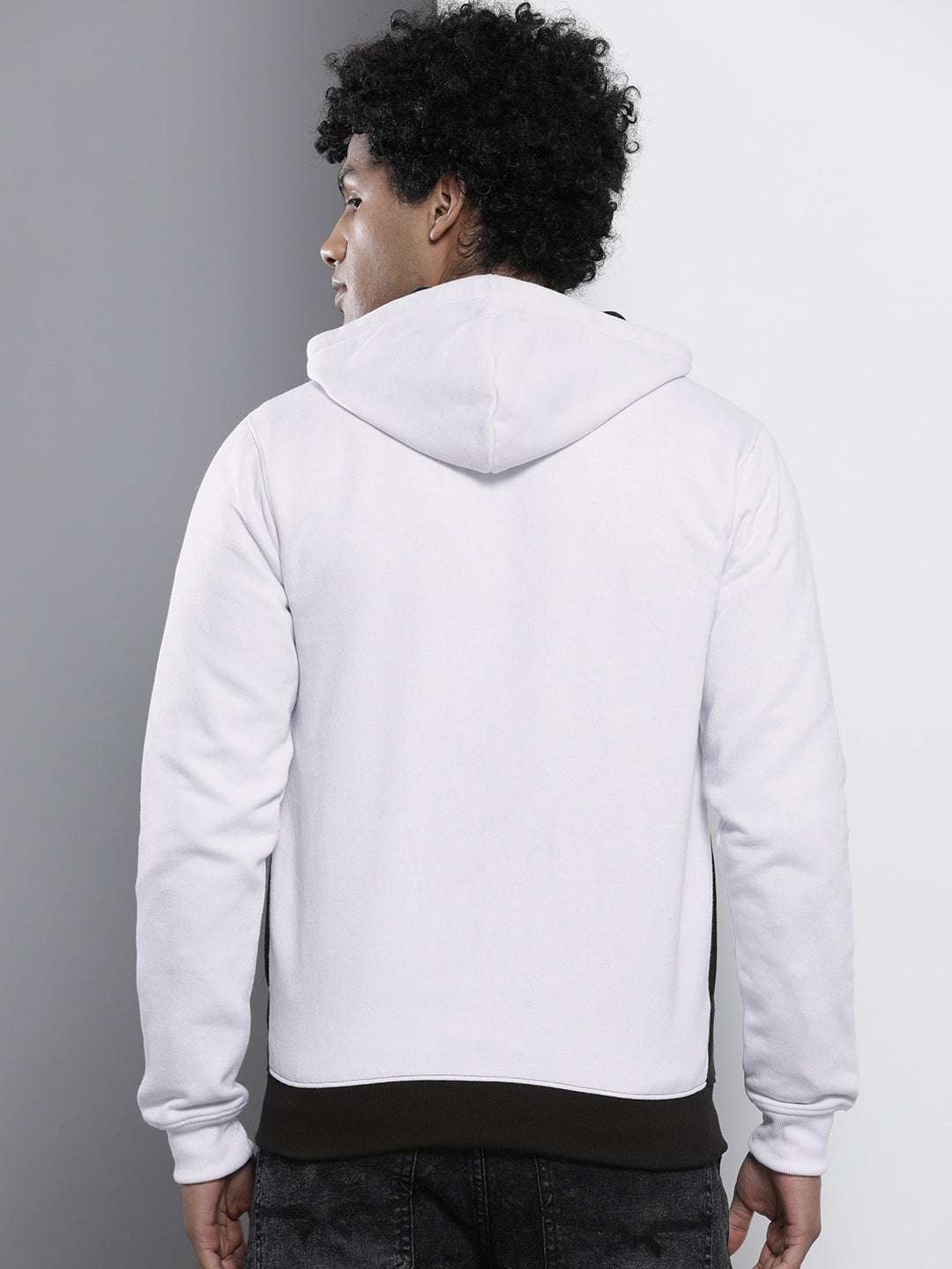 Shop Men's Colourblocked Regular Fit Sweatshirt Online.