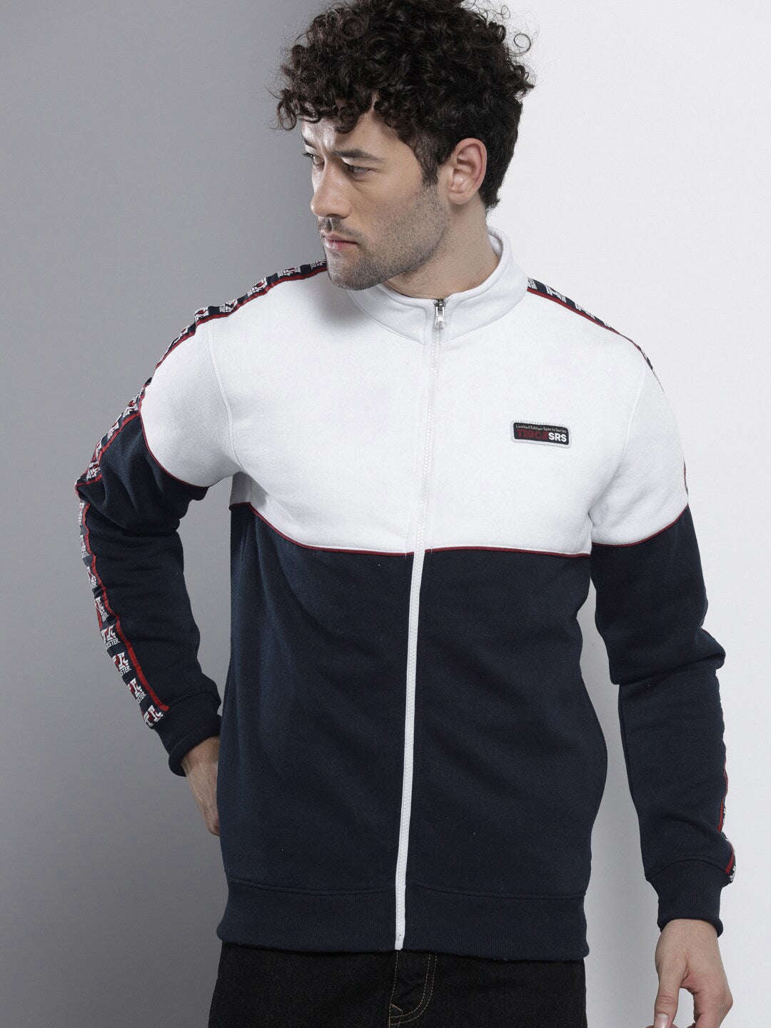 Shop Men's Colourblocked Regular Fit Sweatshirt Online.