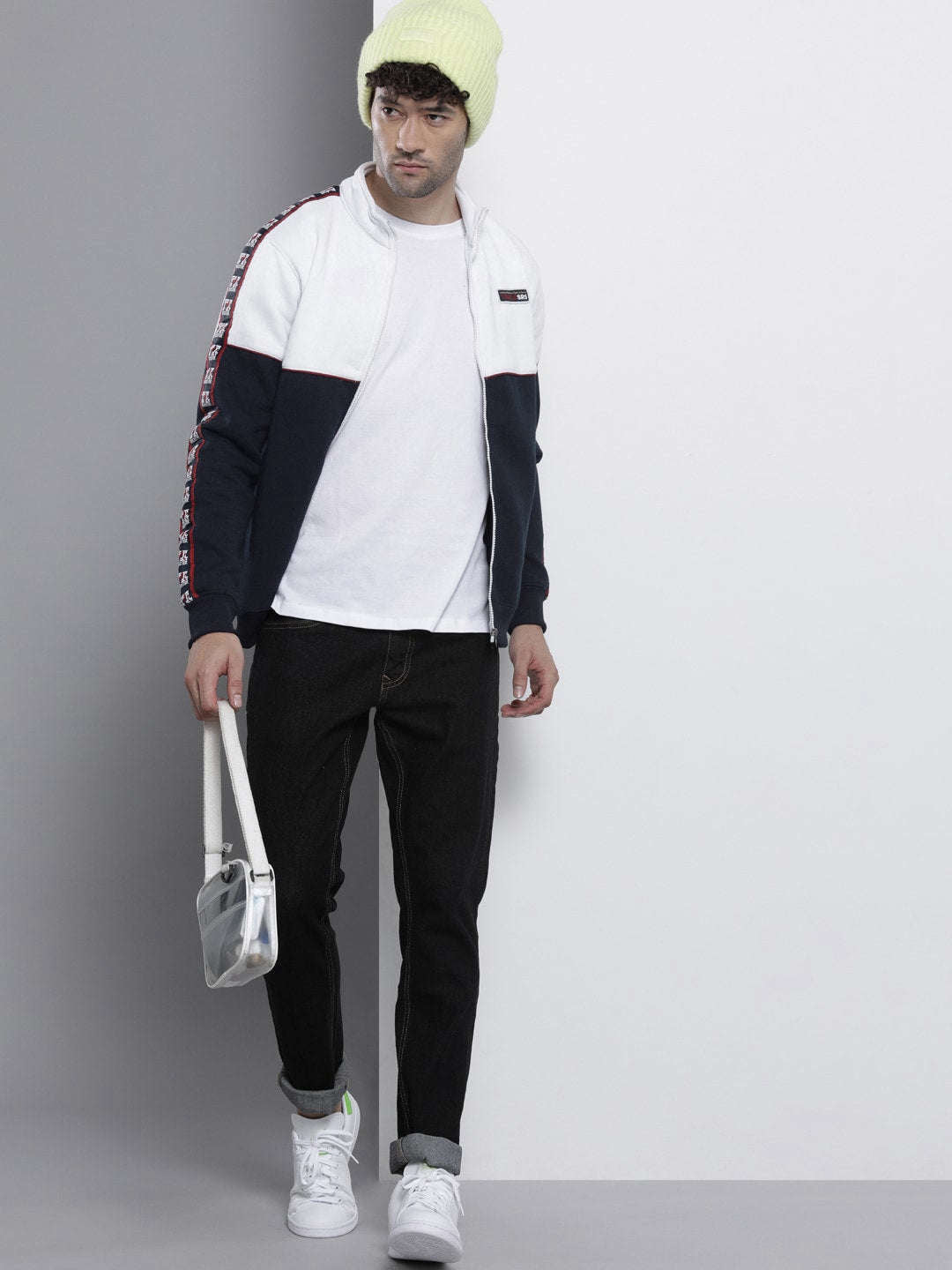 Shop Men's Colourblocked Regular Fit Sweatshirt Online.