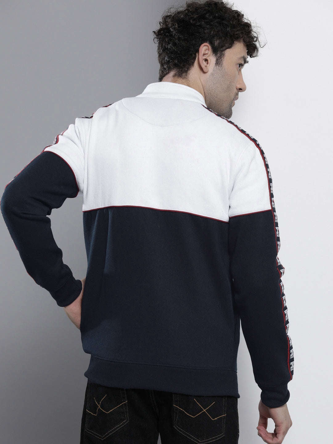 Shop Men's Colourblocked Regular Fit Sweatshirt Online.