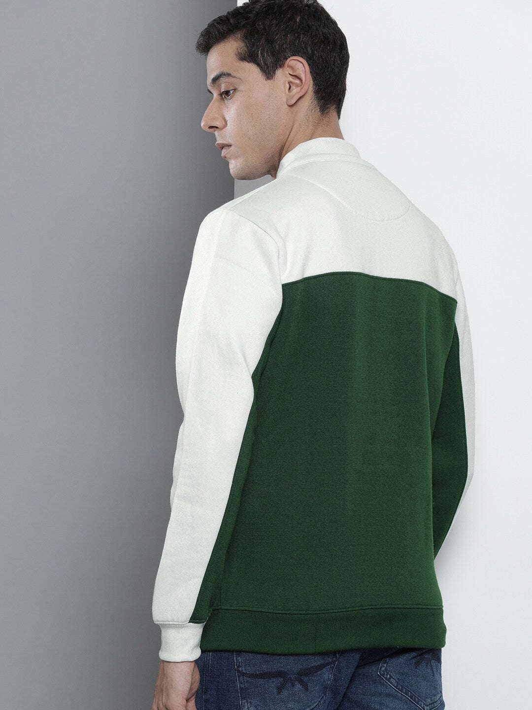 Shop Men's Colourblocked Regular Fit Sweatshirt Online.