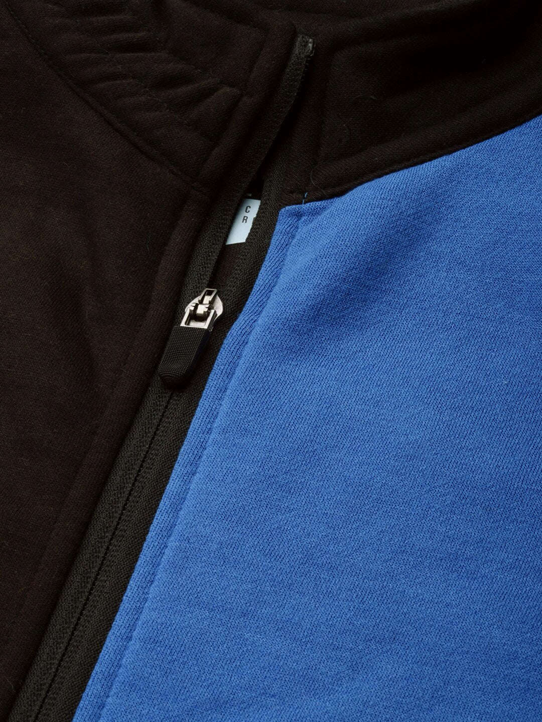 Shop Men's Colourblocked Regular Fit Sweatshirt Online.