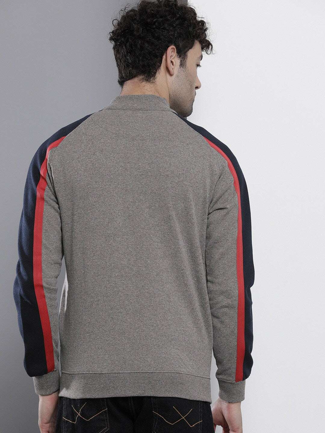 Shop Men's Colourblocked Regular Fit Sweatshirt Online.