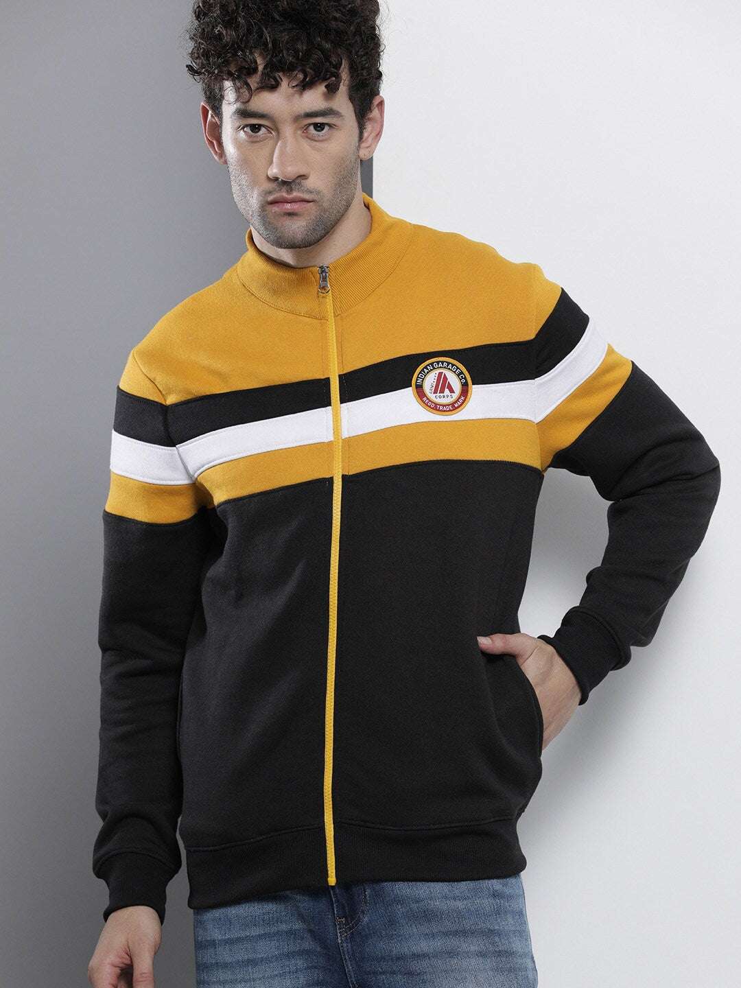 Shop Men's Colourblocked Regular Fit Sweatshirt Online.