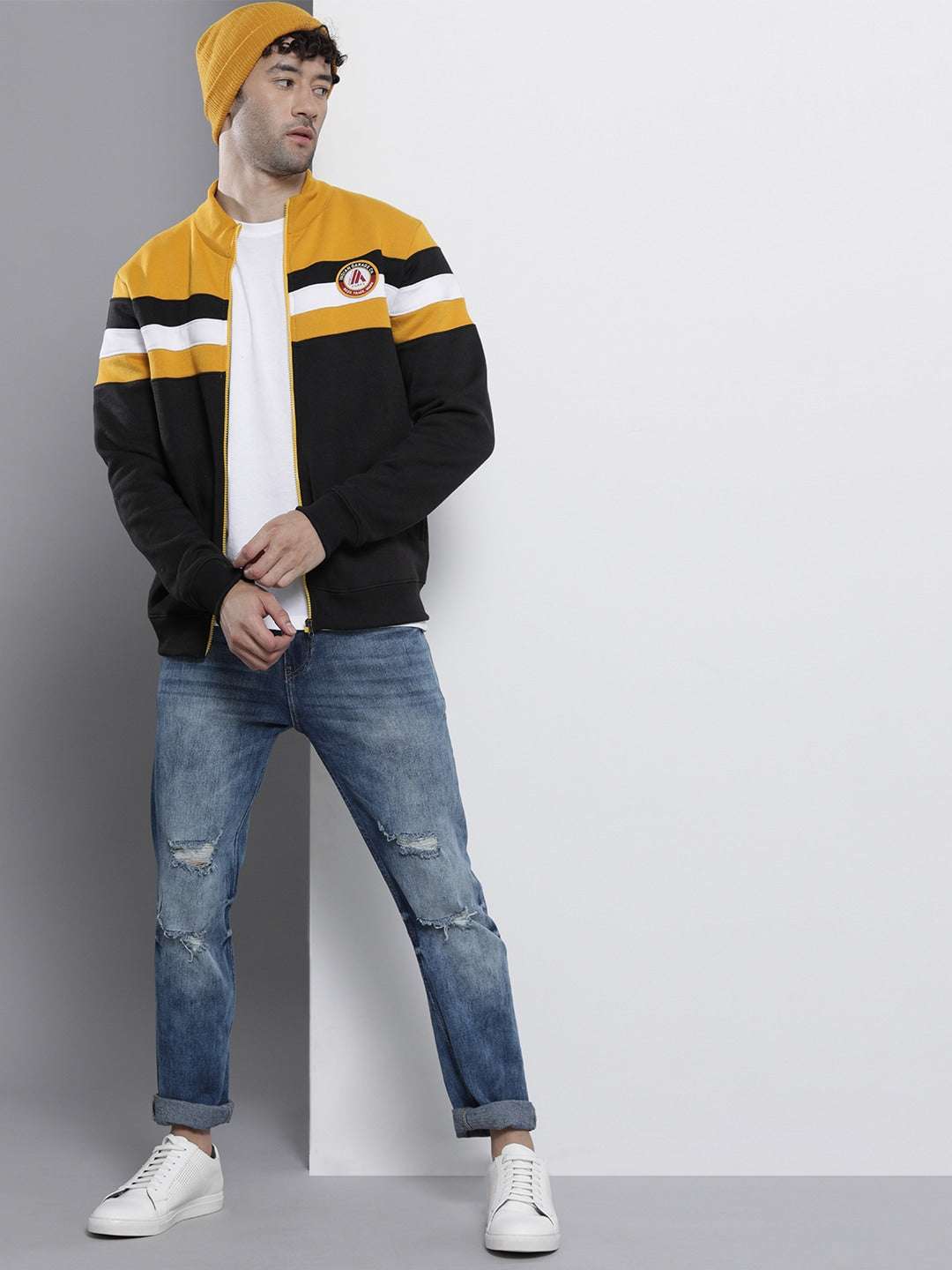 Shop Men's Colourblocked Regular Fit Sweatshirt Online.