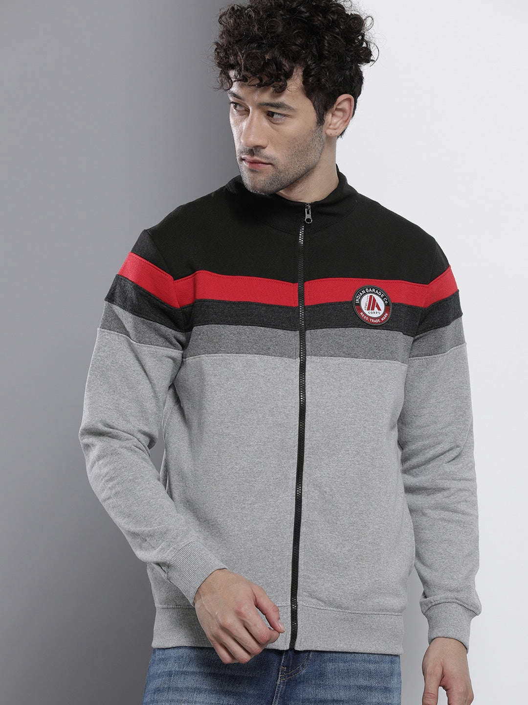 Shop Men's Colourblocked Regular Fit Sweatshirt Online.