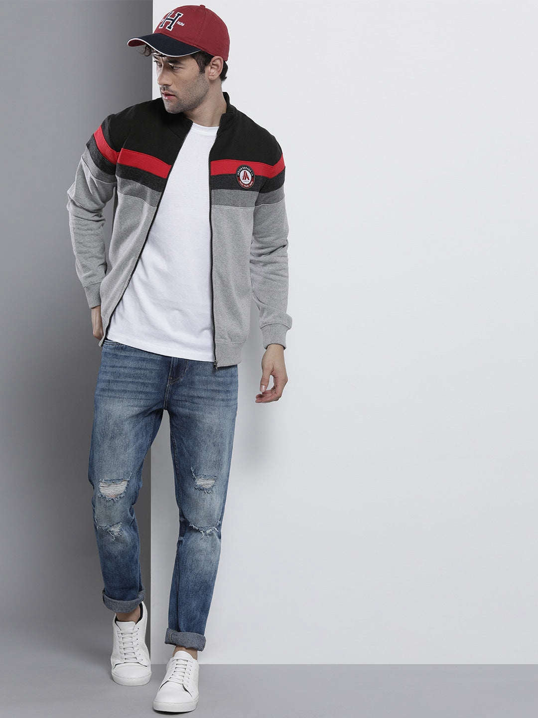 Shop Men's Colourblocked Regular Fit Sweatshirt Online.