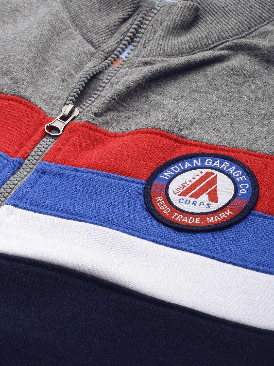 Shop Men's Colourblocked Regular Fit Sweatshirt Online.