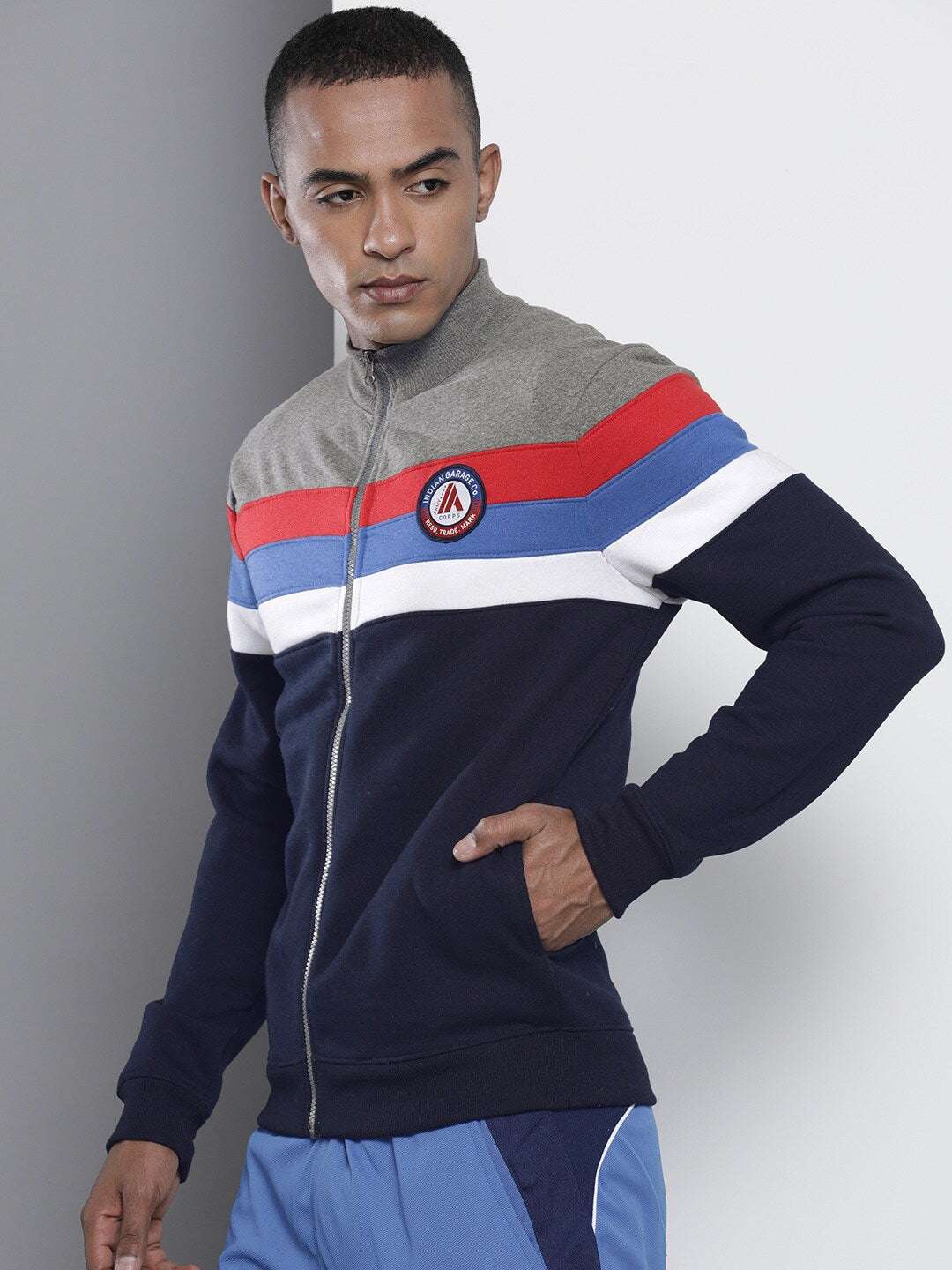 Shop Men's Colourblocked Regular Fit Sweatshirt Online.