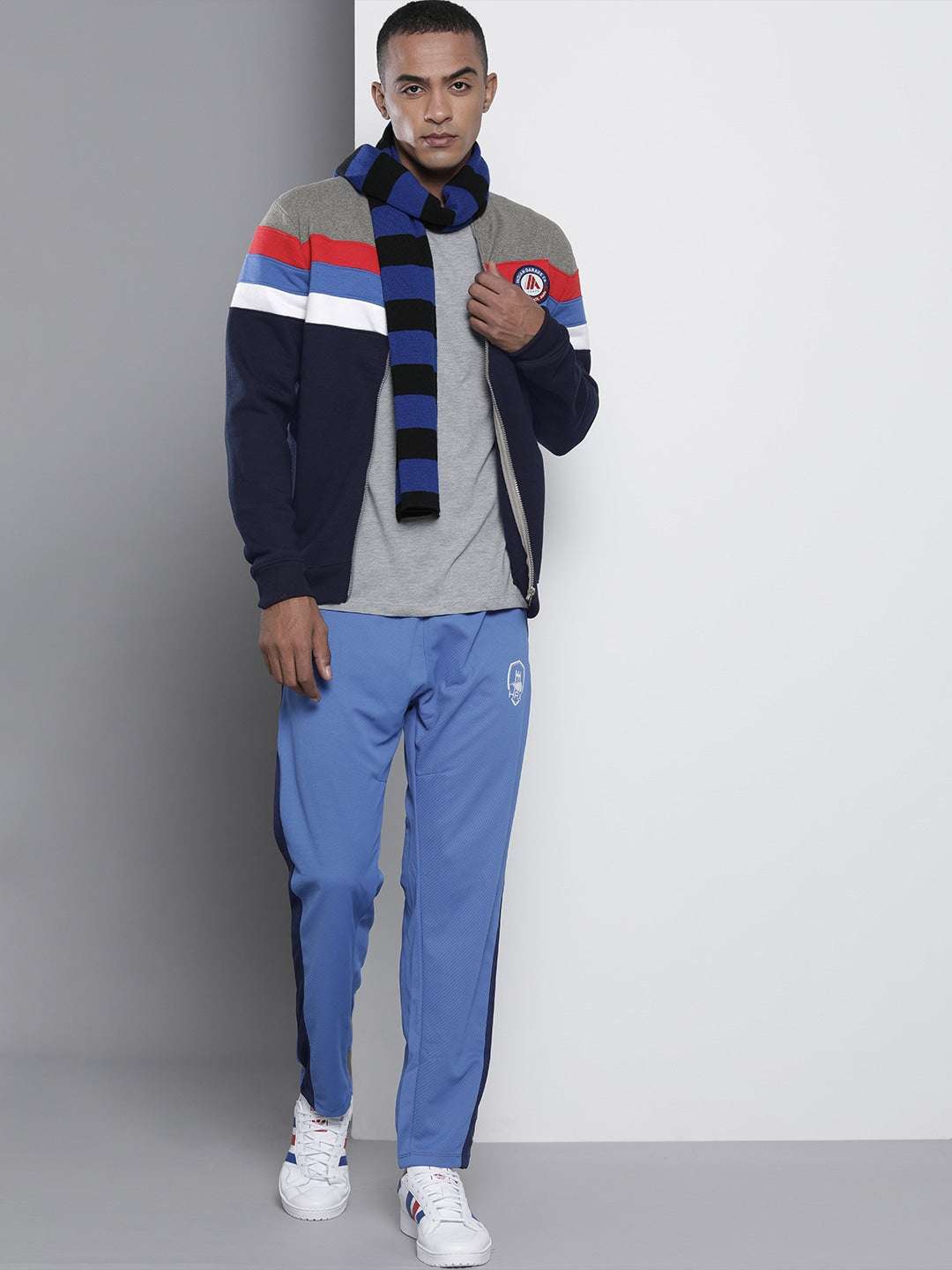 Shop Men's Colourblocked Regular Fit Sweatshirt Online.