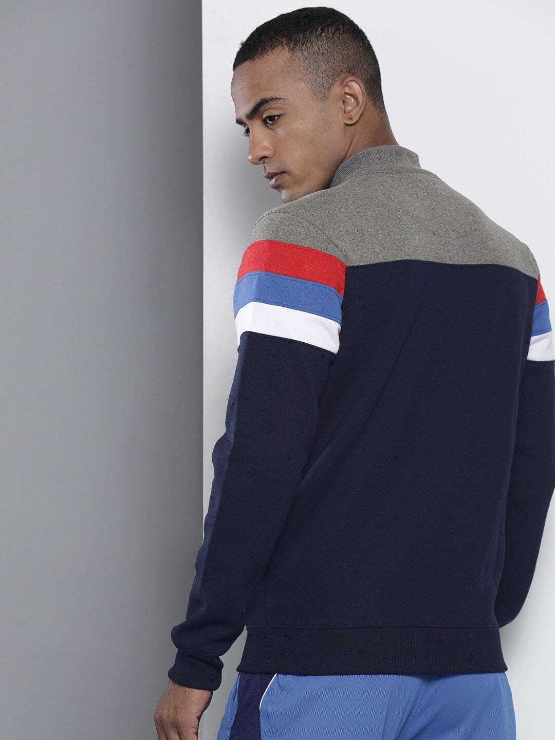 Shop Men's Colourblocked Regular Fit Sweatshirt Online.