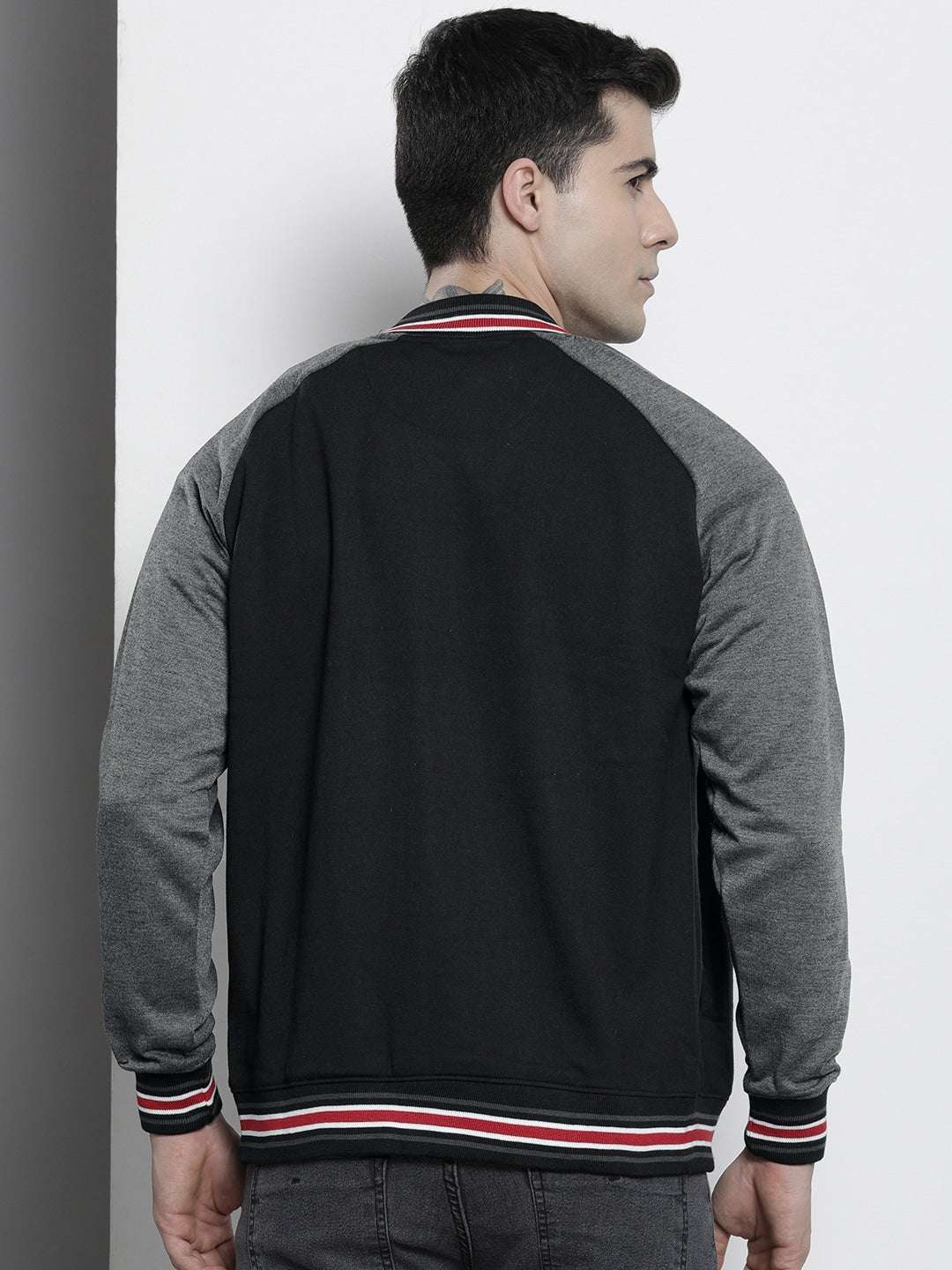 Shop Men's Colourblocked Regular Fit Sweatshirt Online.