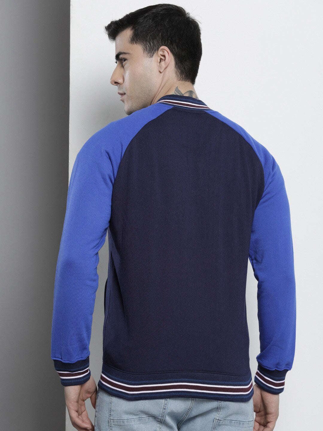 Shop Men's Colourblocked Regular Fit Sweatshirt Online.