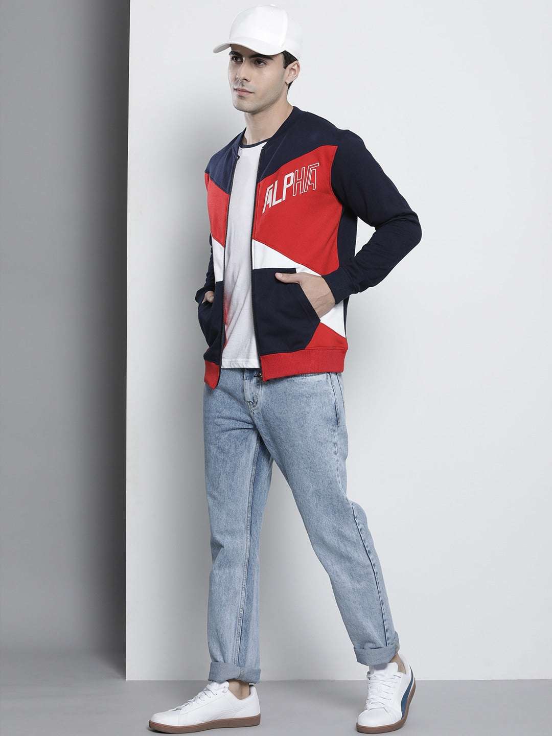 Shop Men's Colourblocked Regular Fit Sweatshirt Online.