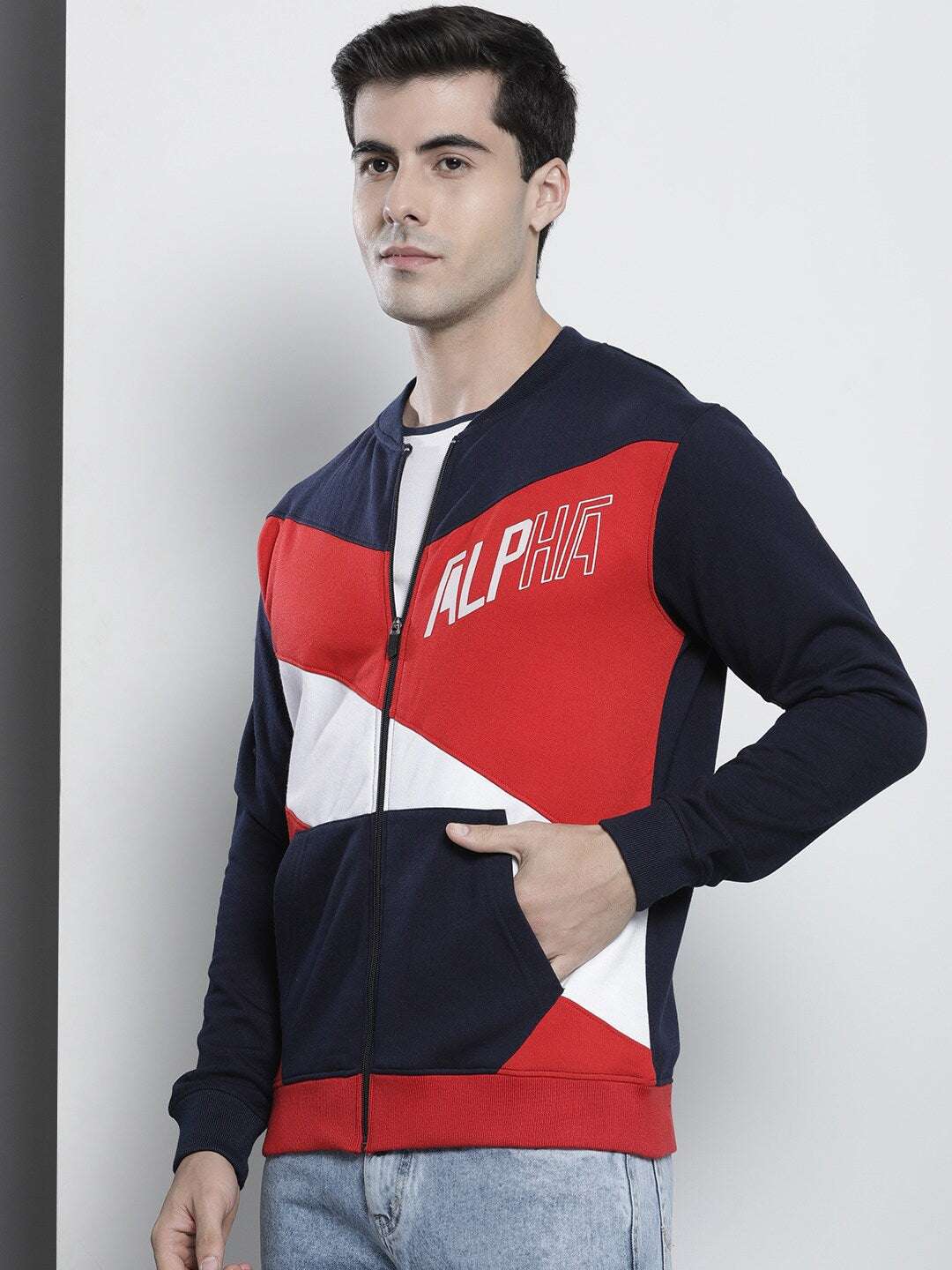 Shop Men's Colourblocked Regular Fit Sweatshirt Online.