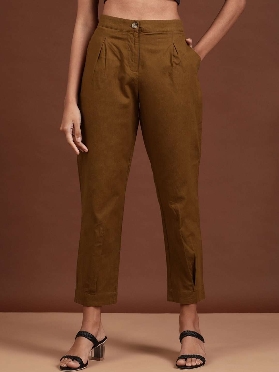 Shop Women Linen Pleated Pant Online.