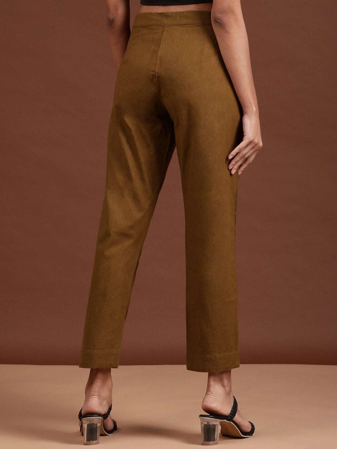 Shop Women Linen Pleated Pant Online.